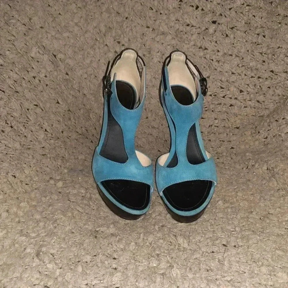 TOD'S-Blue Suede/Black Leather-T-Strap Platform Sandals-Sz 38A-Near Mint - Picture 4 of 8